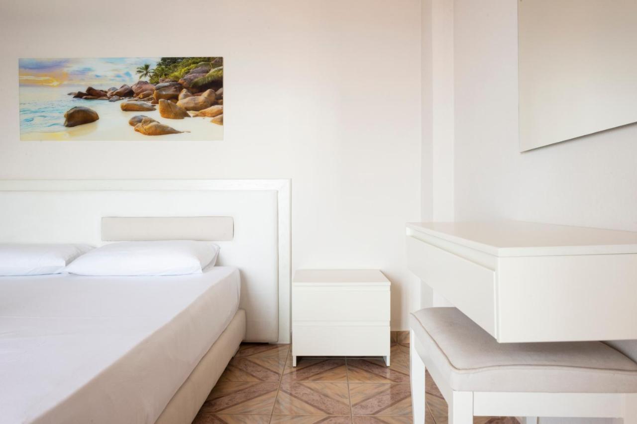 Margarita Guesthouse Himare Exterior photo